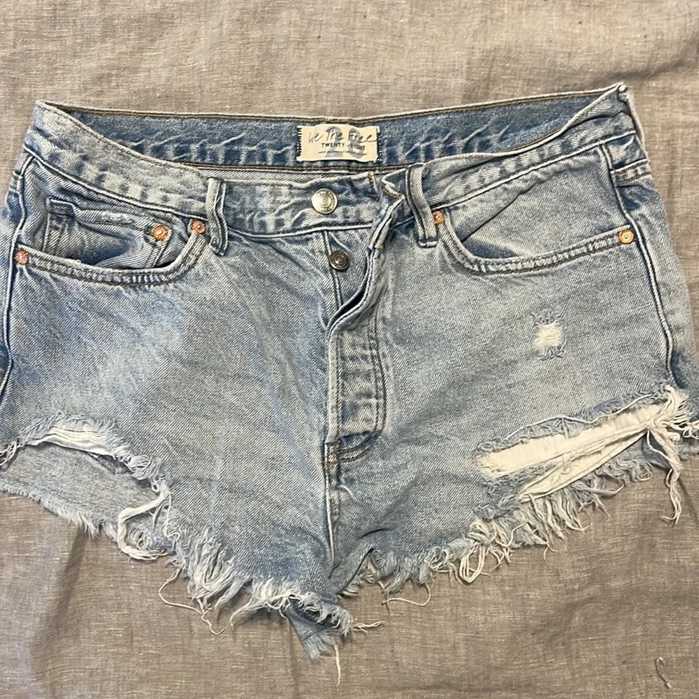 We the free size 28 Jean shorts. 2 pair - Picture 4 of 5